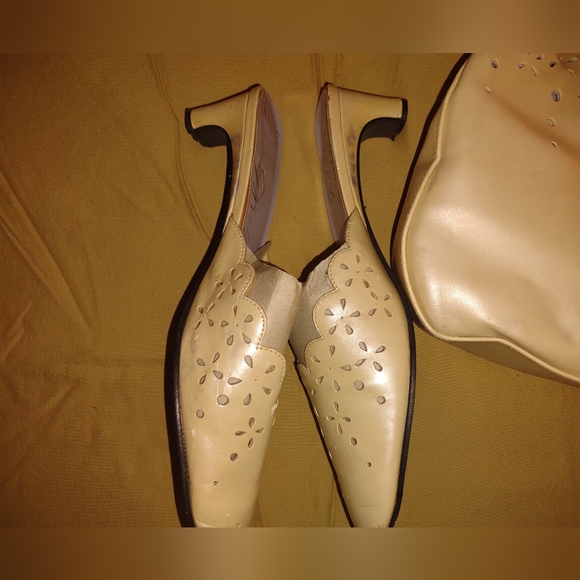 Women's Matching Purse and short heels shoes - Picture 3 of 7